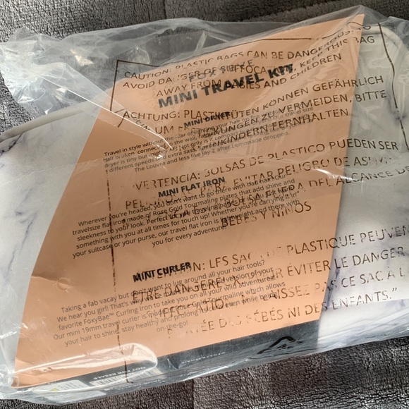 New FoxyBae mini travel kit - Picture 2 of 5